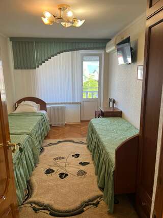 Гостевой дом Кто Анапа Трехместный номер с общей ванной комнатой-7