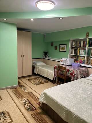 Гостевой дом Кто Анапа Стандартный четырехместный номер-1