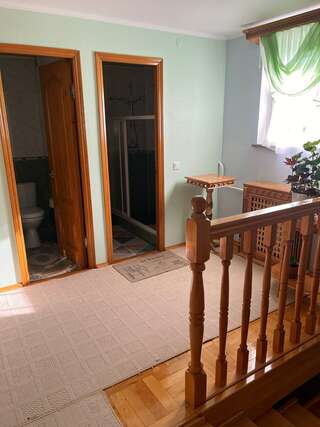 Гостевой дом Кто Анапа Трехместный номер с общей ванной комнатой-9